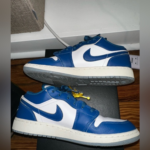 Air Jordan 1 Low SE | Industrial blue | GS size 7 | Womens 8.5 - Picture 3 of 9